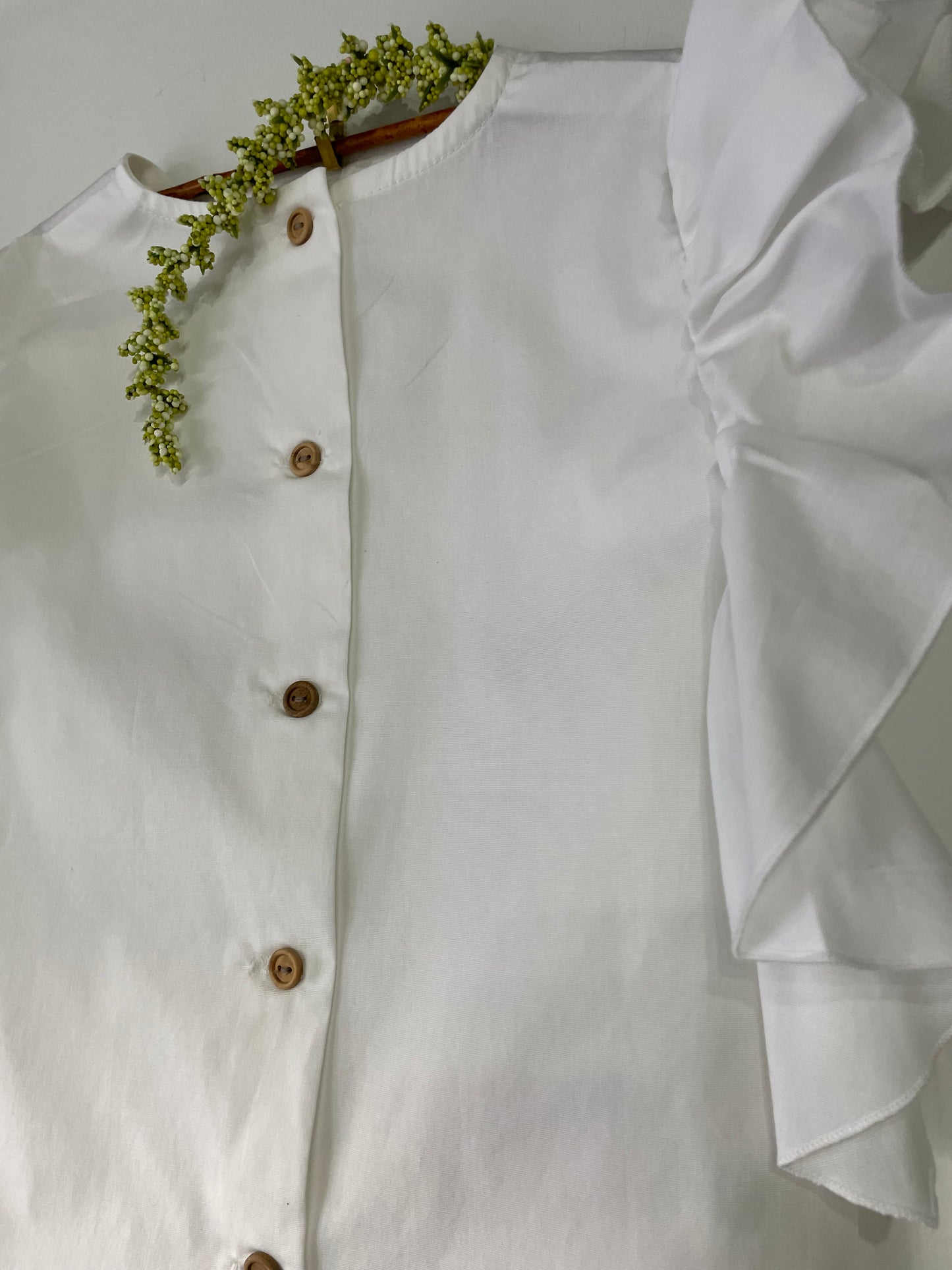 Mia Y Lia - White sleeves ruffle blouse