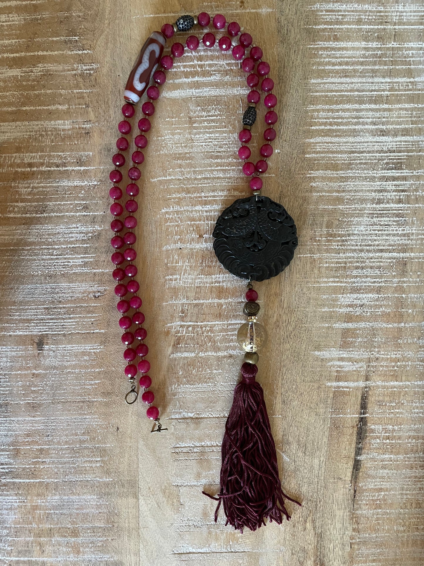 Vintage Jade pendant necklace - Burgundy