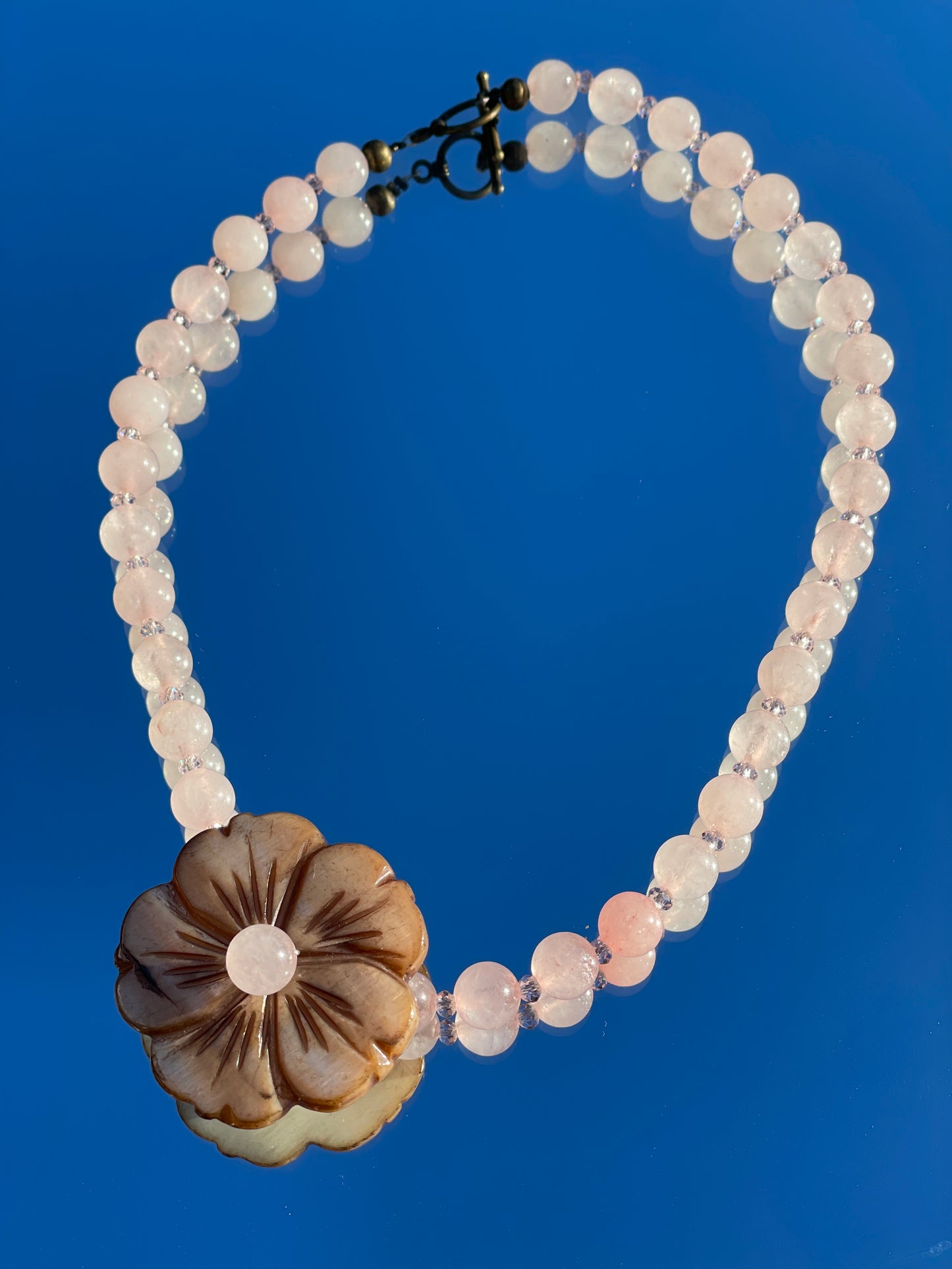 Camelia short necklace