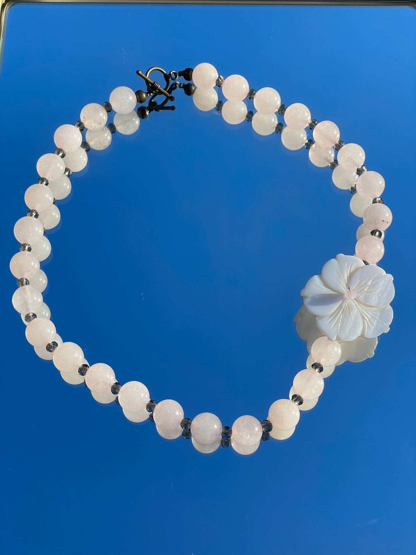 Camelia short necklace