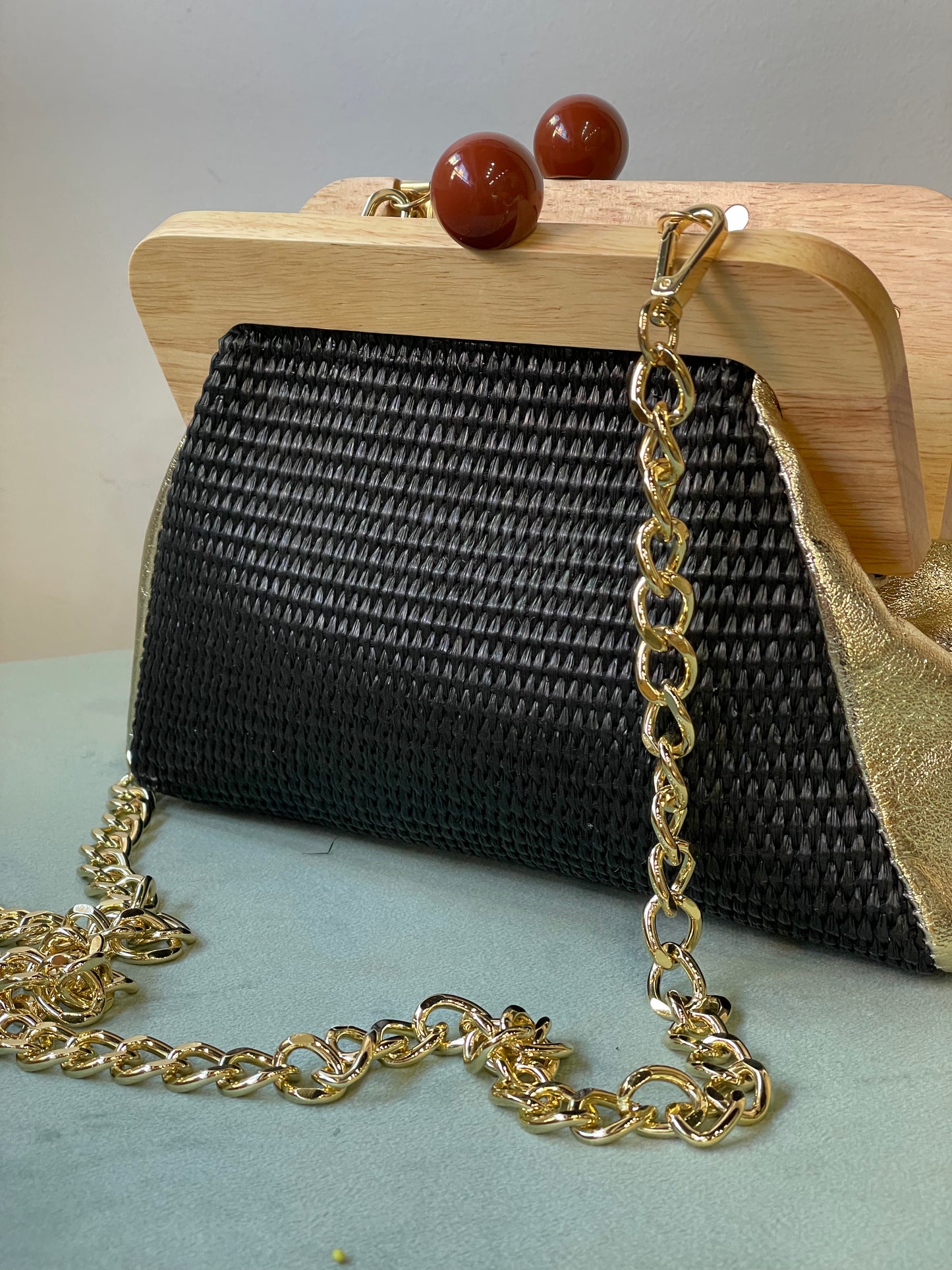 Bora raffia effect clutch