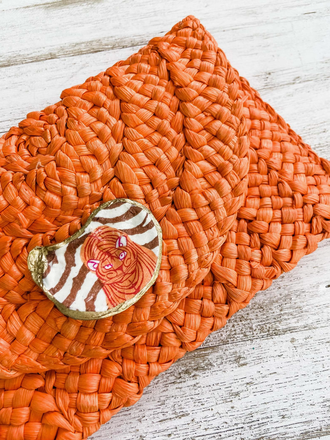 Tiger oyster shell clutch - ORANGE