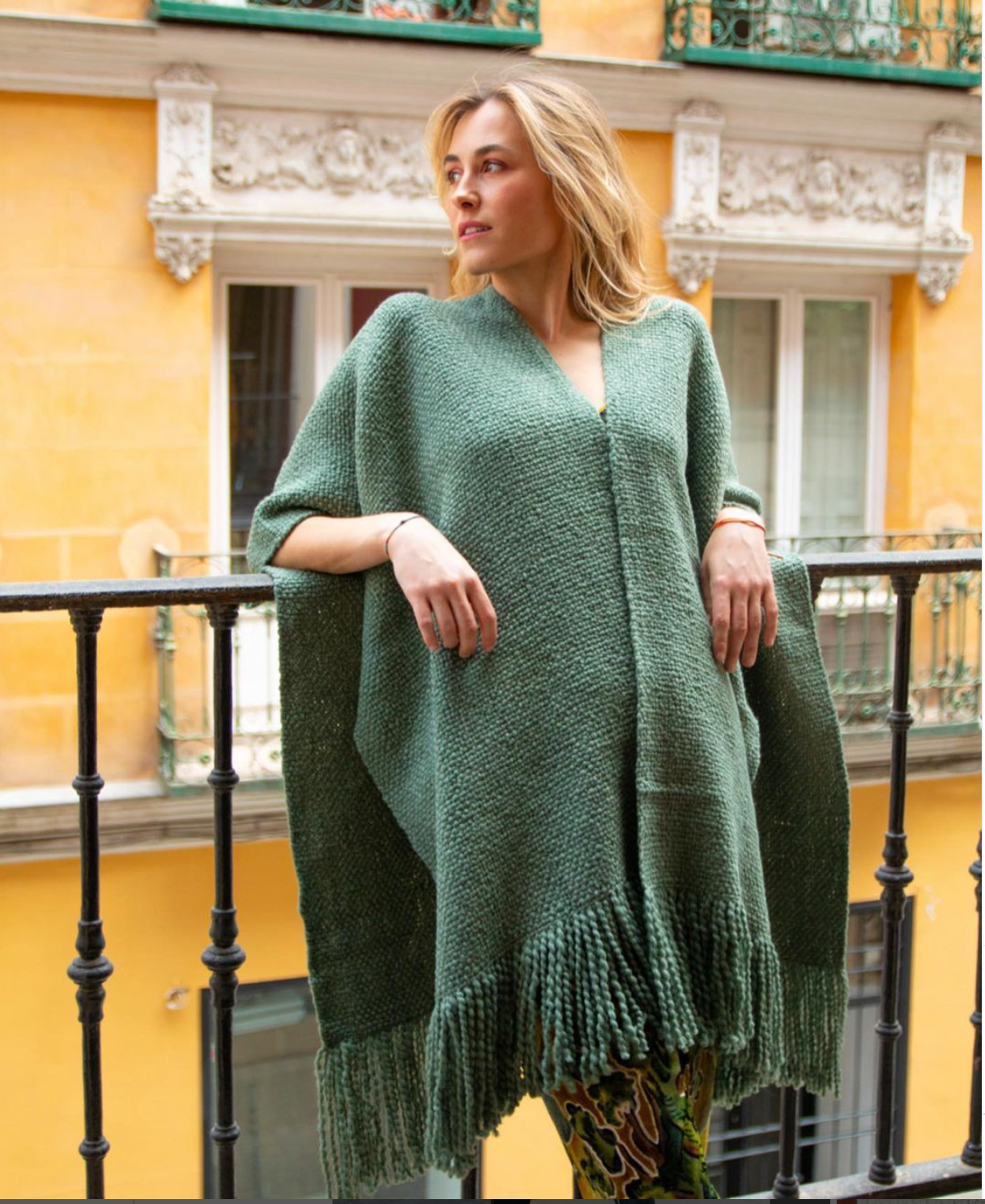 Lana Negra - Wool Poncho