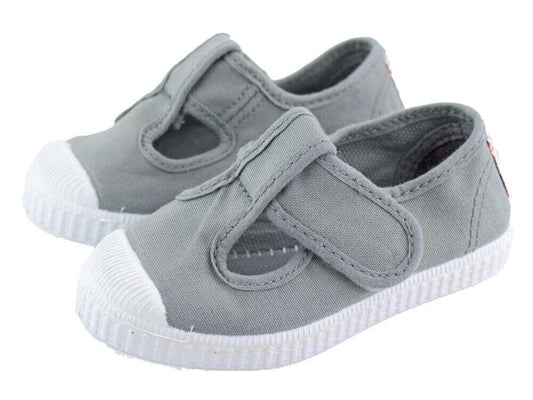 Cienta - T-Strap Canvas Sneakers