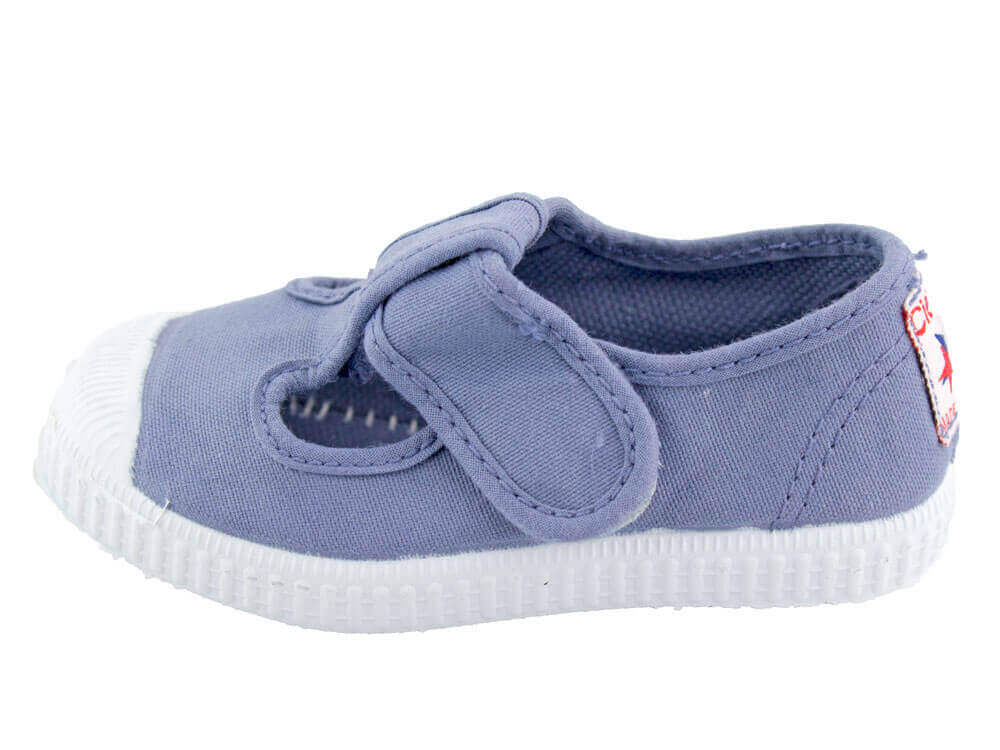 Cienta - T-Strap Canvas Sneakers